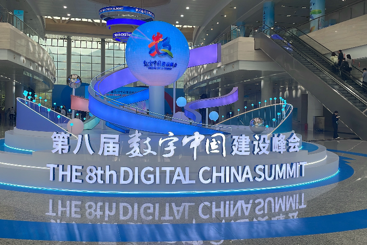 推動實數深度融合，培育數字化轉型服務商 國家數據局劉烈宏談人工智能基礎軟件開發